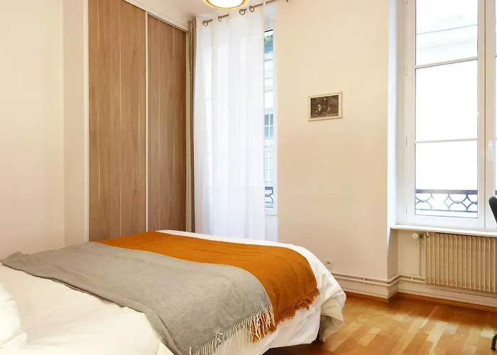 아파트 Calm 60m2 Near Notre-dame And Seine 2bdrs N4-4b